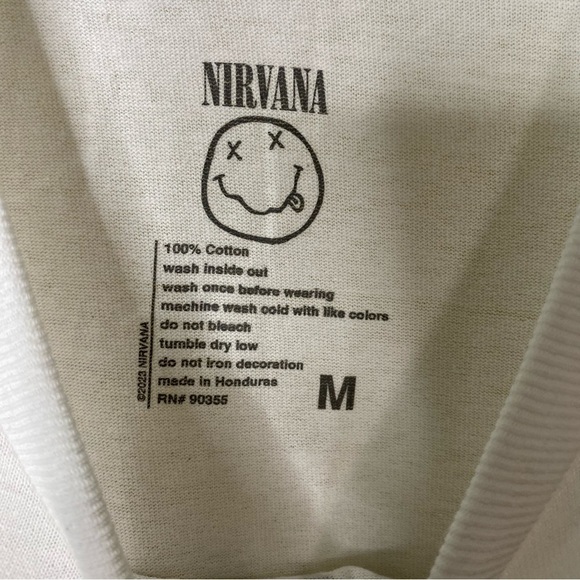 Nirvana White & Black Graphic T-shirt Y2k Grunge Size Medium M - Picture 5 of 8